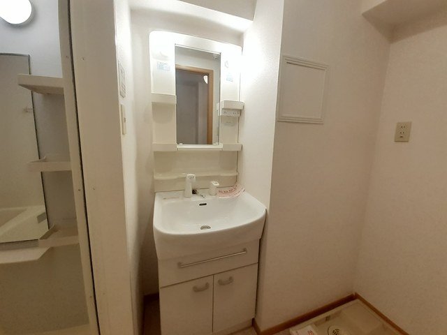 洗面設備　使いやすい洗面所です