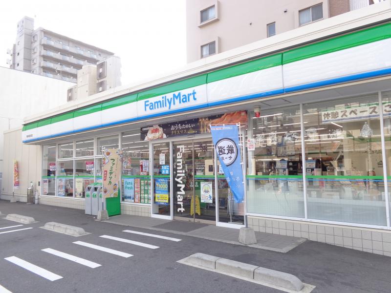 コンビニ　ファミリーマート博多東住吉店（コンビニ）まで215m