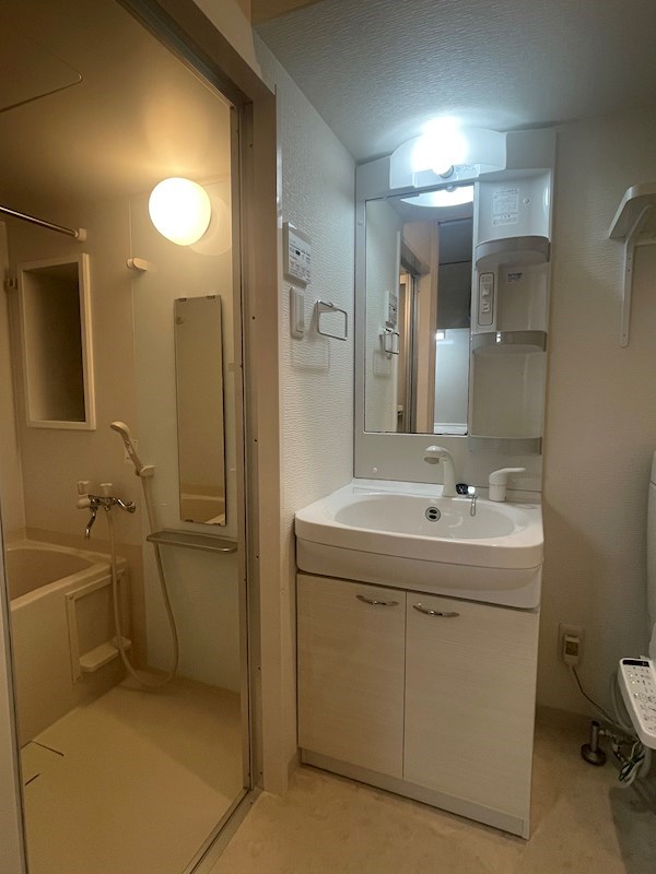 洗面設備　※同物件別号室参考写真