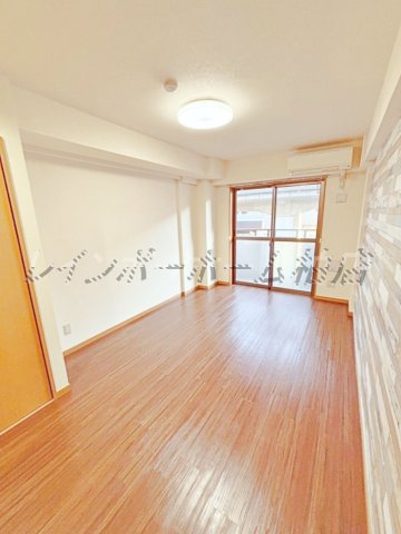 居室・リビング　※別部屋反転タイプ写真。