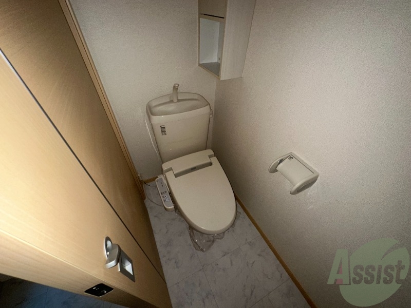 トイレ　温水洗浄便座付きのトイレは、使用しやすくうれしいですね。