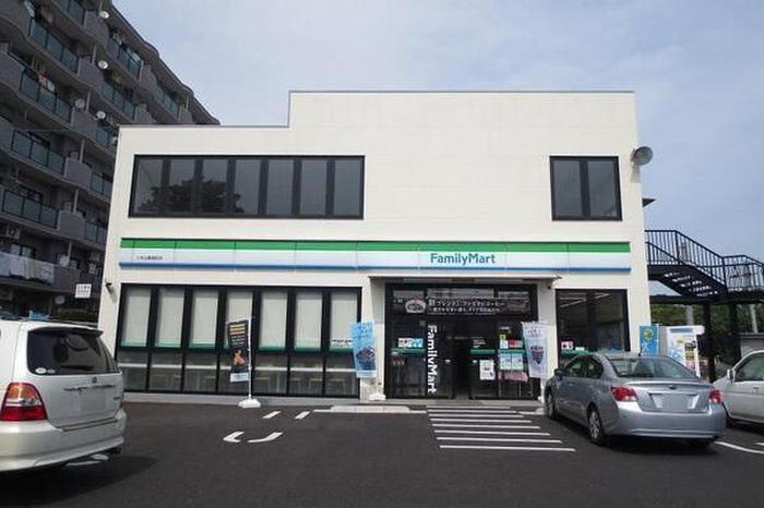 コンビニ　ファミリーマート八木山香澄町店（コンビニ）まで850m