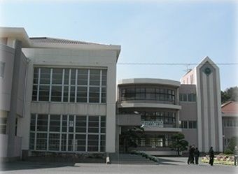 中学校　第三中学校（中学校）まで2900m