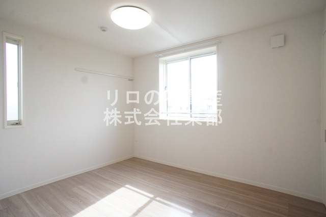 その他部屋・スペース　２面採光なので、明るく風通しのよい過ごしやすいお部屋です♪