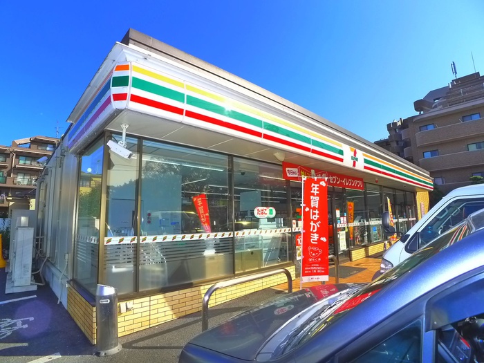 コンビニ　セブンイレブン（コンビニ）まで307m