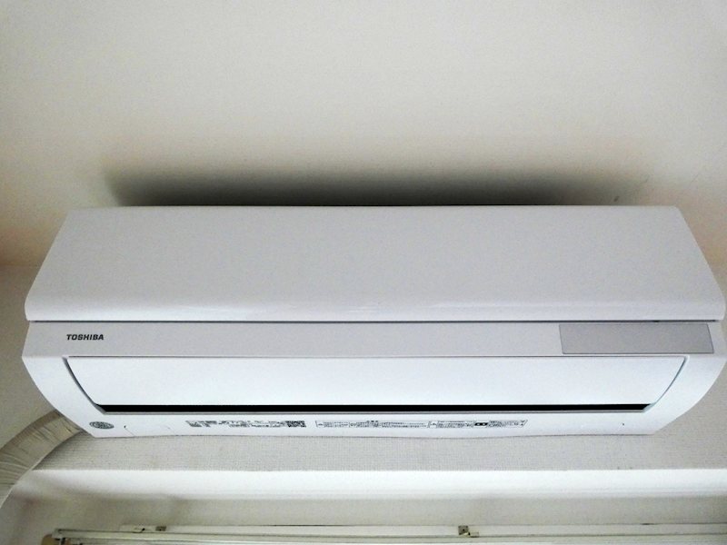 その他設備　洋室6.5帖にはエアコンが装備されます