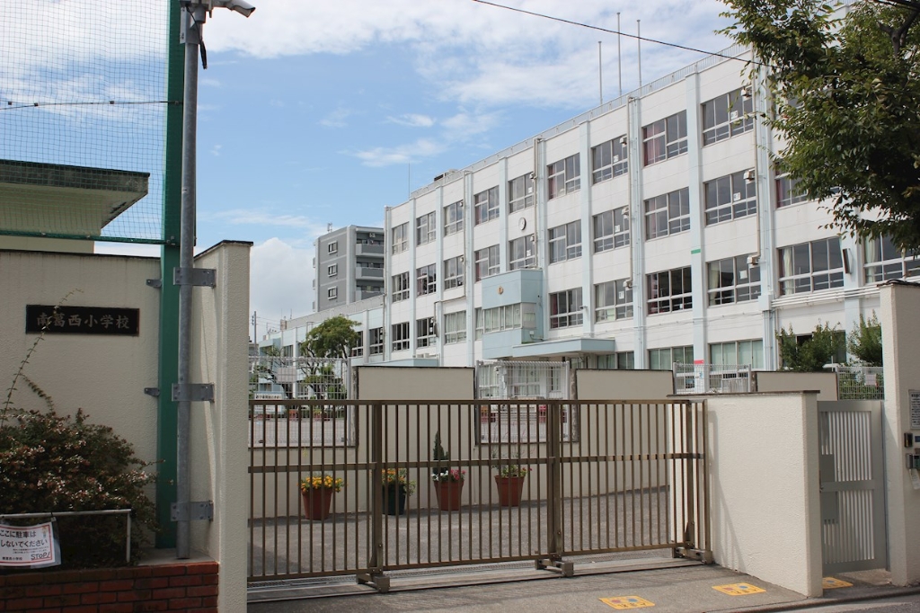 小学校　江戸川区立南葛西小学校（小学校）まで682m