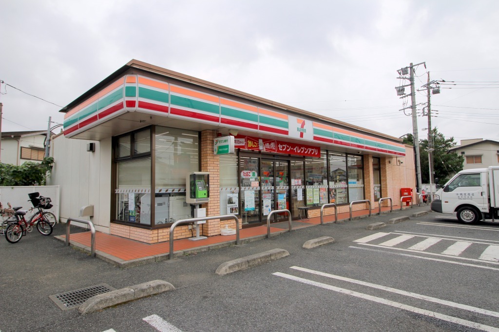 コンビニ　セブンイレブン（コンビニ）まで1300m