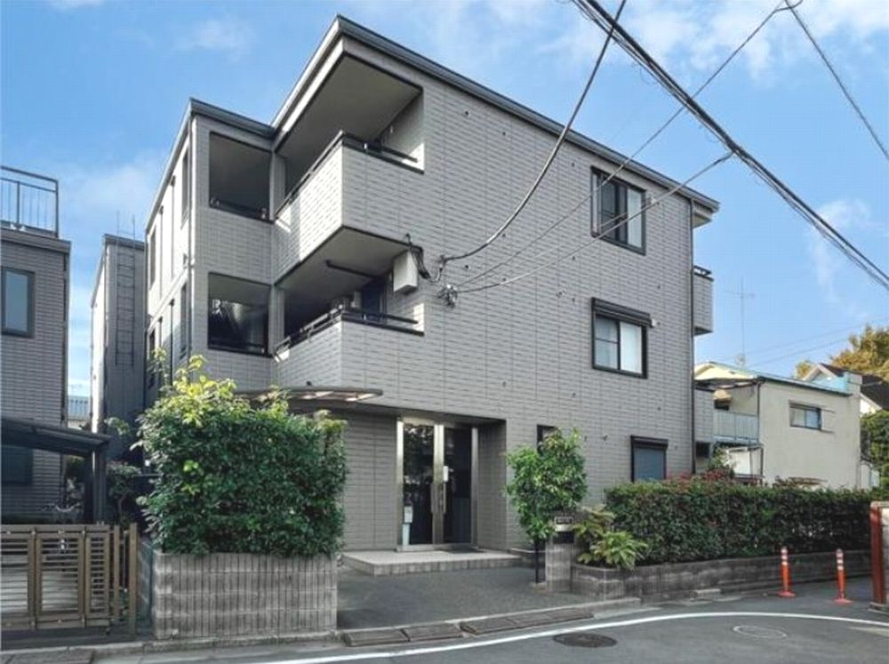 建物外観　3階建てのアパートです