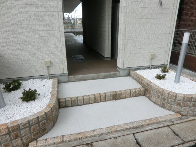エントランス　玄関への入り口です。