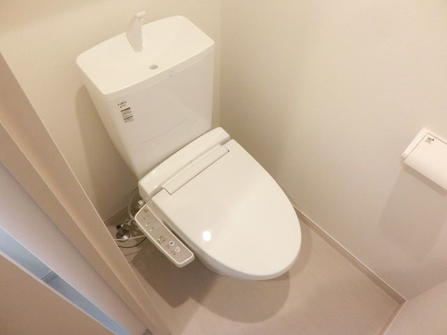 トイレ　ウォシュレット付きです。