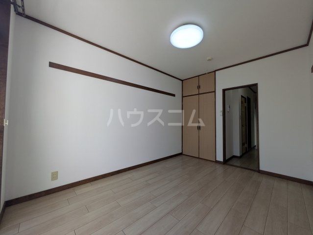 シェルブール駿河の居間写真
