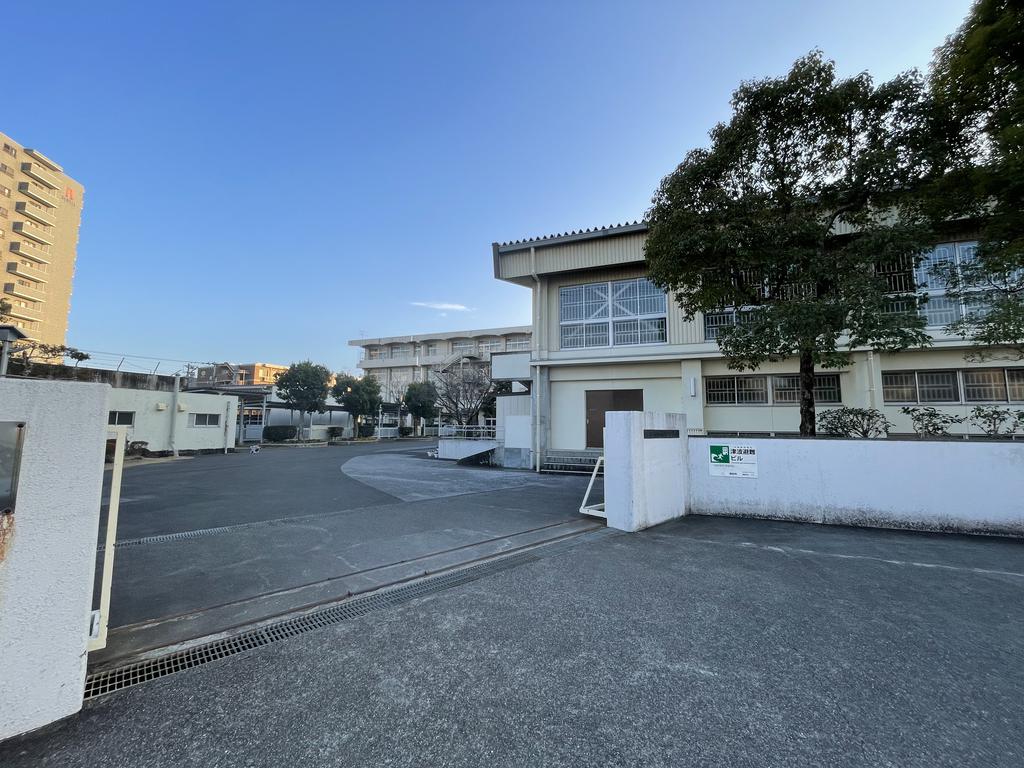 中学校　高知市立大津中学校（中学校）まで270m