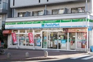 コンビニ　ファミリーマート 早稲田鶴巻町店（コンビニ）まで243m