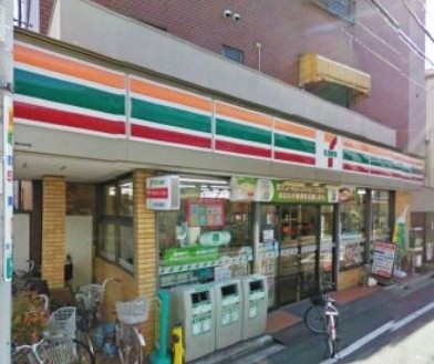 コンビニ　セブンイレブン・荒川東尾久４丁目店（コンビニ）まで107m