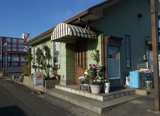 飲食店　アジュール（飲食店）まで476m