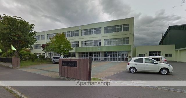 小学校　札幌市立栄緑小学校（小学校）まで756m