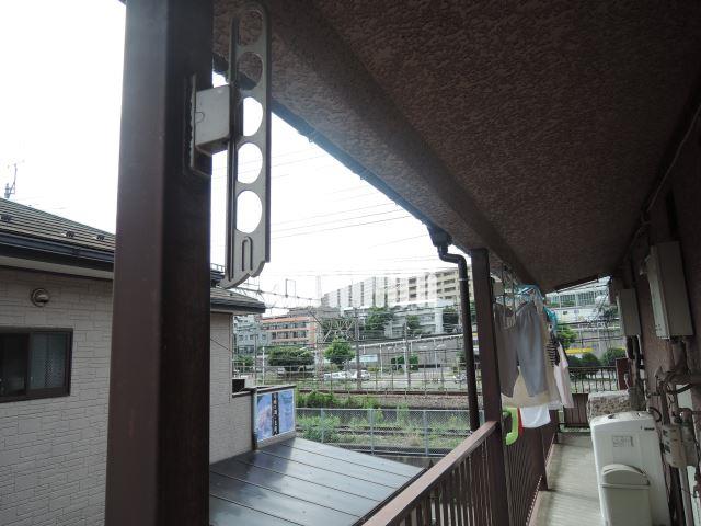 眺望　共用廊下にも物干し台がございます。