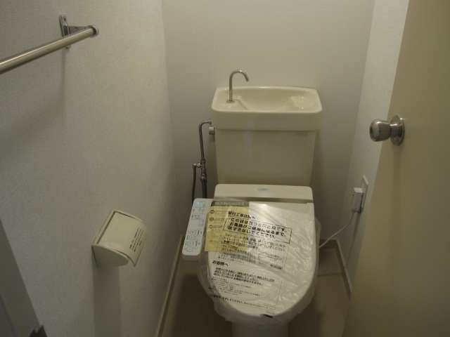 トイレ　新しくしました。ウォレット付