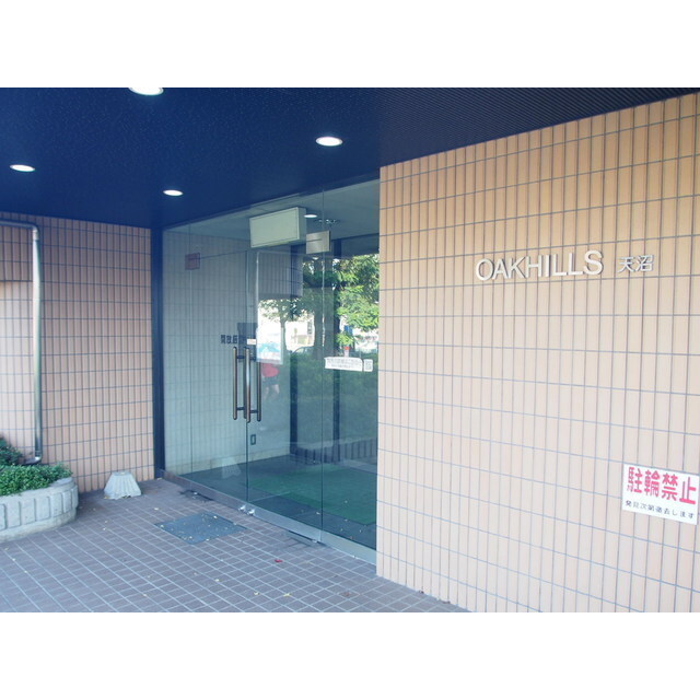 エントランス　オートロック付きで防犯にも安心