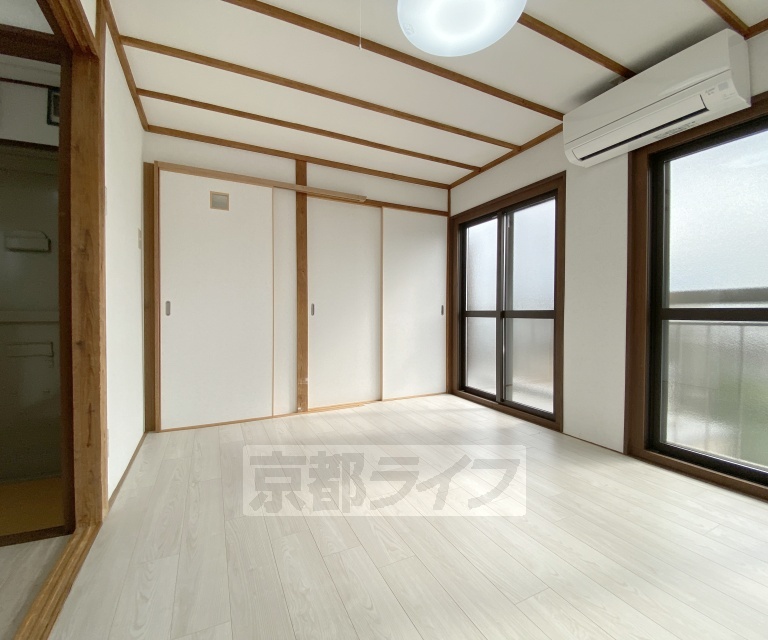 居室・リビング　最上階角部屋です。上賀茂神社の京都産業大学無料シャトル...