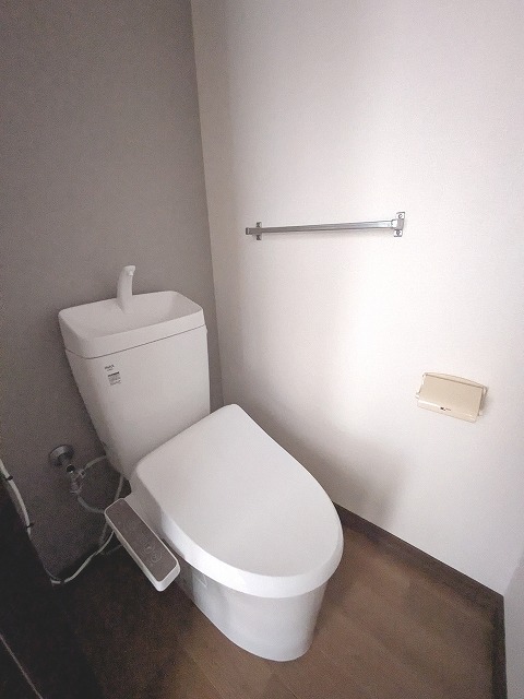 トイレ　温水洗浄便座つき！