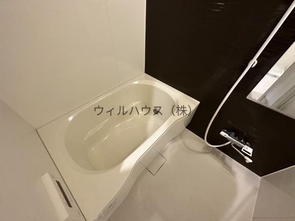 バス・シャワールーム　浴室乾燥機、追い焚き機能付バス！