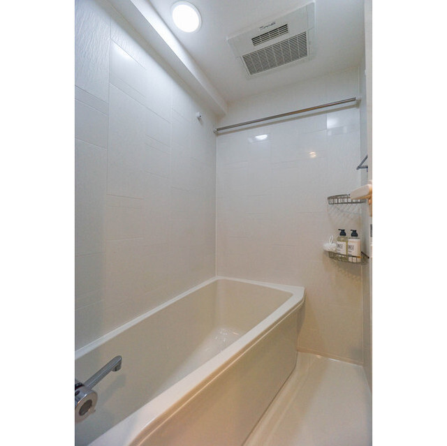 バス・シャワールーム　【家具／調度品に関しては配置例を示したものであり、実際の賃貸