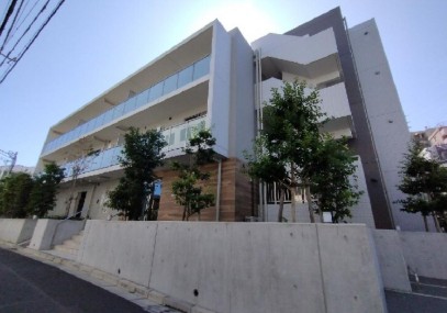 建物外観　鉄筋コンクリート造のがっちりとした建物。