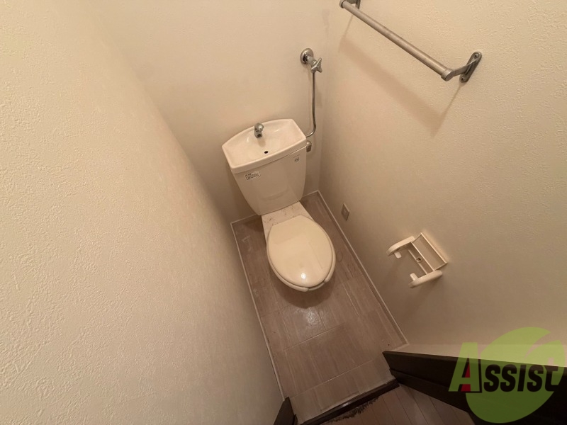 トイレ　こちらはトイレです。清潔感があり、安心して使用できます。
