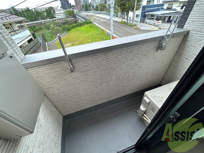 バルコニー　こちらはバルコニーです。洗濯物が沢山干せますね。