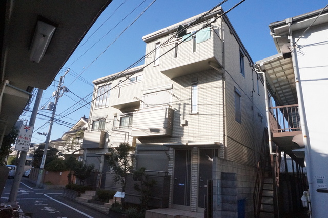 建物外観　西武池袋線「椎名町駅」より徒歩４分の好立地です