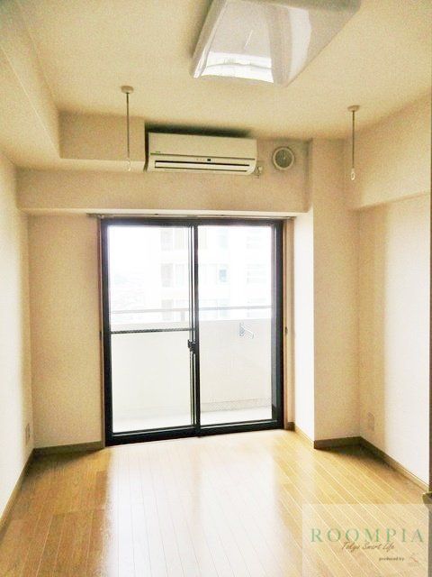 日神パレステージ三軒茶屋第2の居間写真