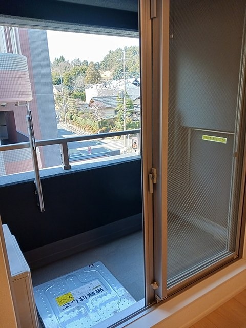 バルコニー　南西向きで日当たり良好です。