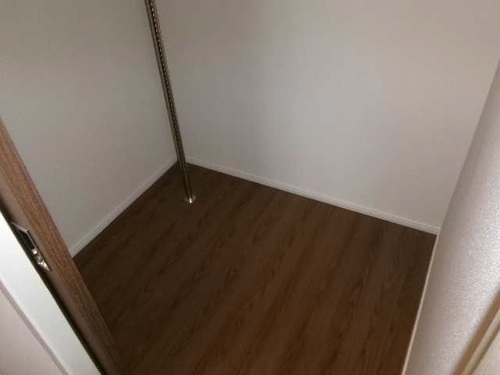収納　ウォークインクロゼット内部