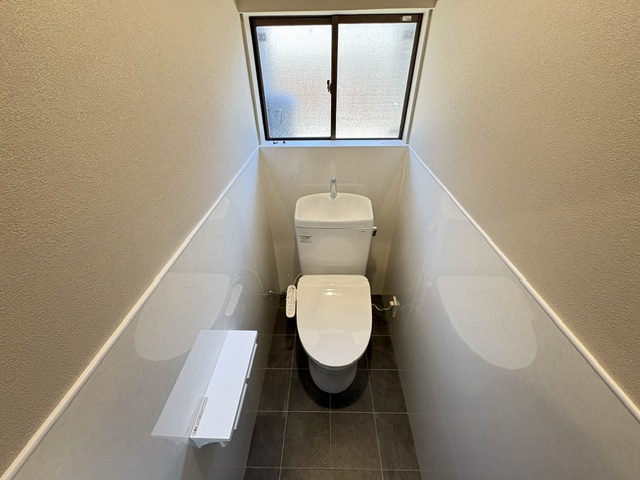 御所市六軒町戸建のトイレ写真