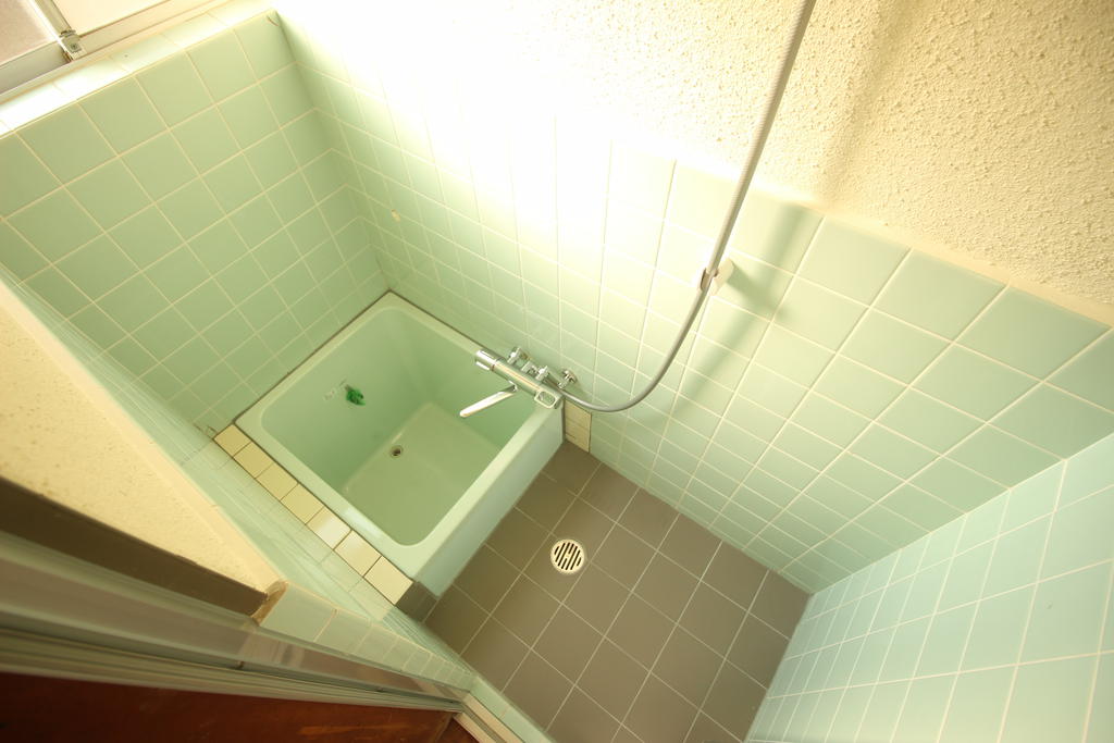 バス・シャワールーム　お風呂窓付です☆