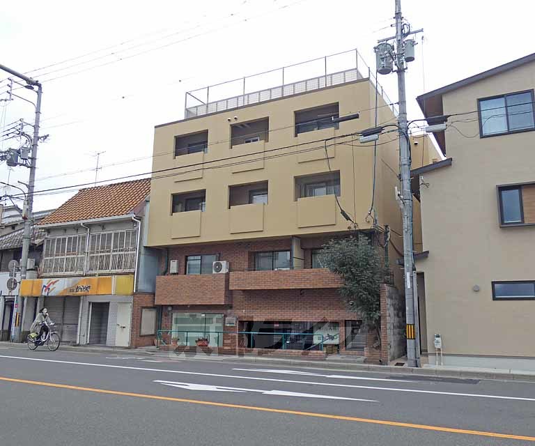 【京都市左京区岡崎徳成町のマンションの建物外観】