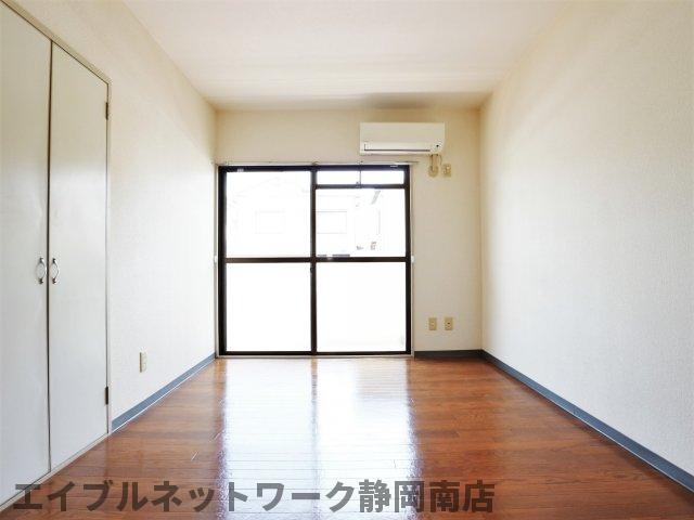 居室・リビング　居間です