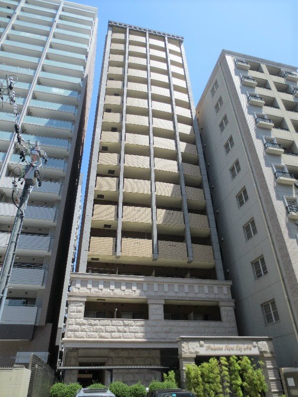 名古屋市東区泉のマンションの建物外観