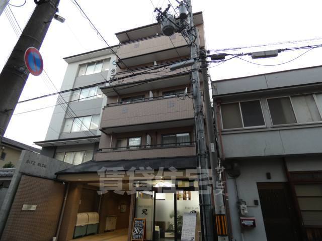 京都市伏見区両替町４丁目のマンションの建物外観
