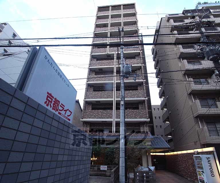 京都市下京区深草町のマンションの建物外観