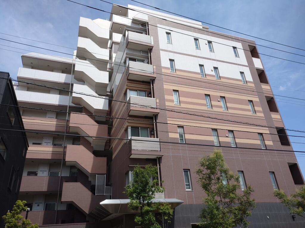 足立区西新井本町のマンションの建物外観