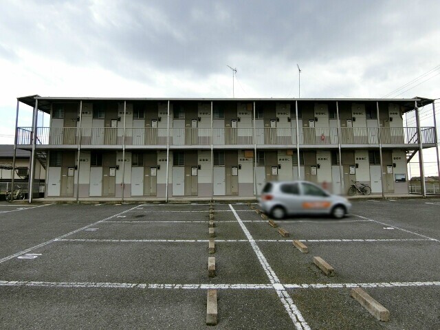 【ラミアカーサの駐車場】