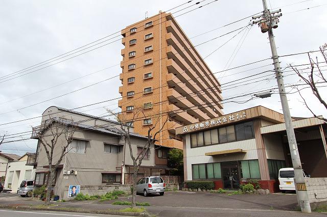 高松市香西東町のマンションの建物外観