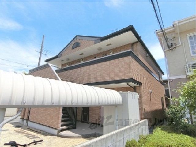 近江八幡市西本郷町東のマンションの建物外観