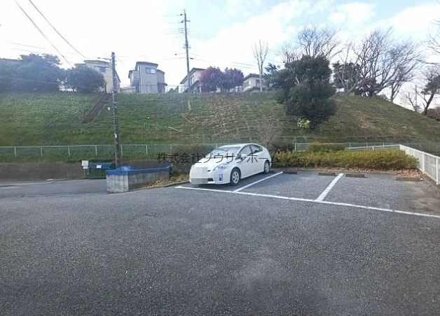 【フォーレスト江原台の駐車場】