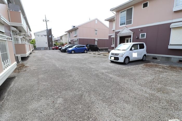 【千葉市緑区おゆみ野のアパートの駐車場】