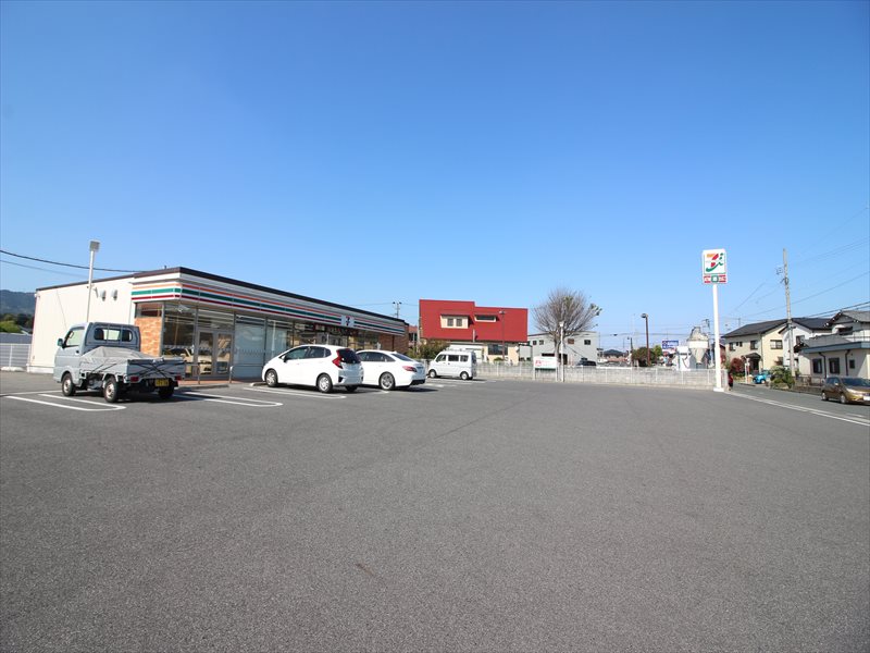 【豊川市一宮町のアパートのコンビニ】