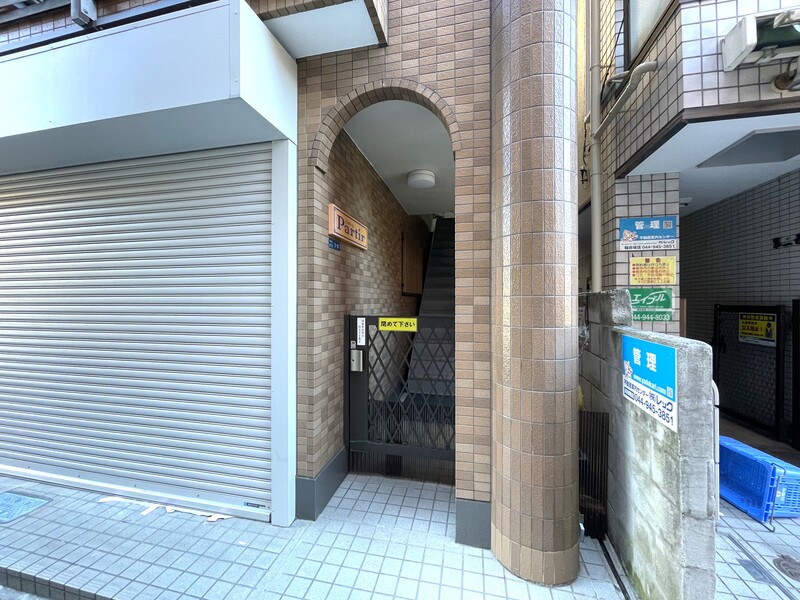 【川崎市多摩区菅のマンションのエントランス】